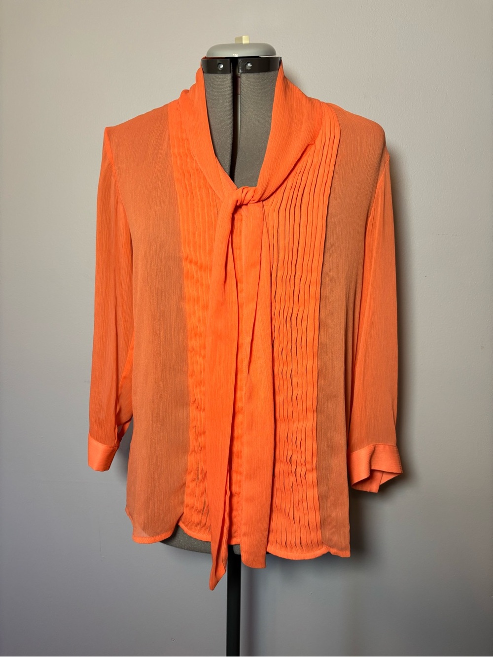 Banana Republic coral shear Pleated Tie-Blouse - Medium